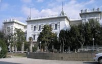 1280px-Pula_University